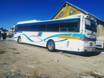 One of the buses that does the 7.5 hour drive from Arvaikheer to UB